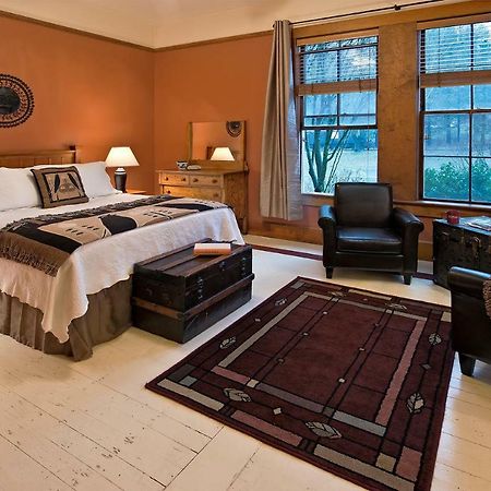 Mccloud Hotel Extérieur photo